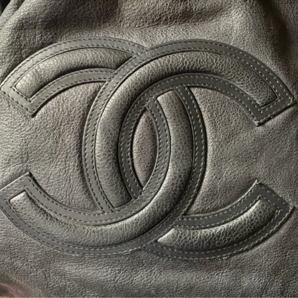 LARGE CHANEL LEATHER TOTE HOBO - Picture 5 of 13
